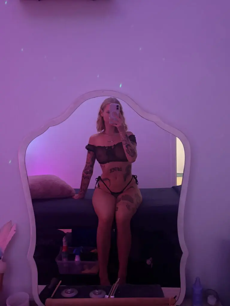 Sensual Saskia
